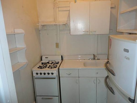 3rd image of 616 Madison Ave APT 2R