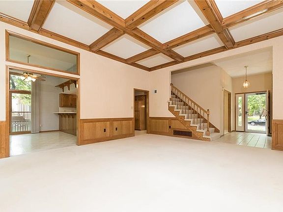 WONDERFUL WOOD DETAILS ON THE WALLS AND CEILING