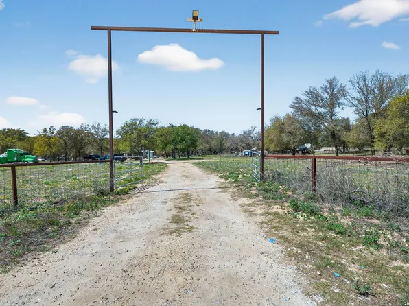 21633 S Jett Rd, San Antonio, TX 78264