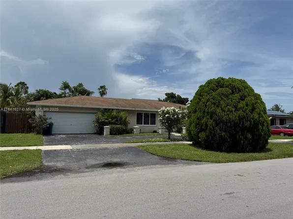 8121 SW 205th St, Cutler Bay, FL 33189