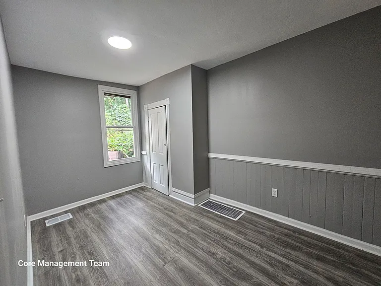 2624 Stella St — Photo 3