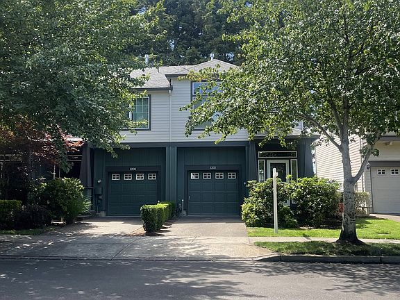 2nd image of 1202 SE Roundelay St