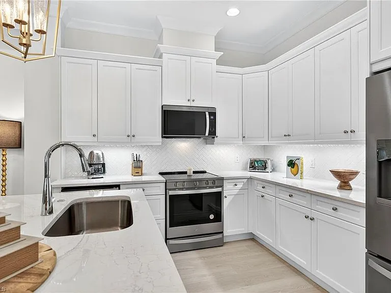 8877 Yucatan Ct — Photo 11
