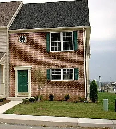 8 Mabel Ln