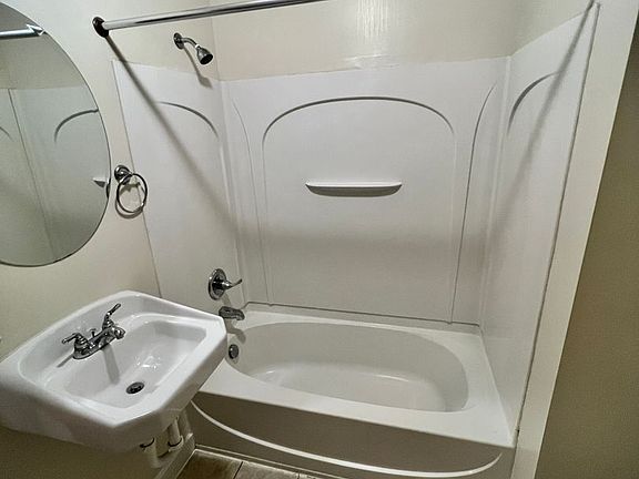 5th image of 208 N Lombardy St APT 3