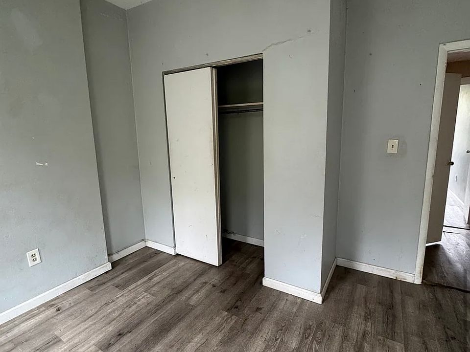 2nd image of 493 Ella St APT 3
