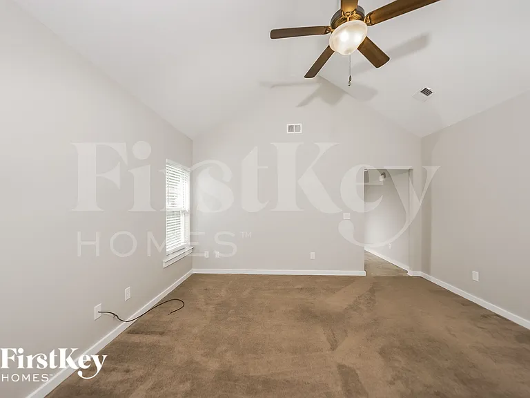 563 Kincaid Cove Ln — Photo 16