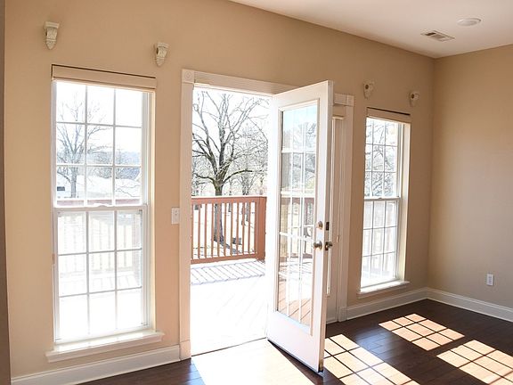 4th image of 205 Hillcrest Dr