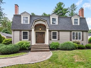 35 Crest Rd, Lynnfield, MA 01940
