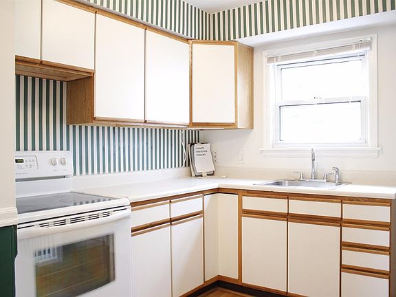 5th image of 5525 Surrey Ave