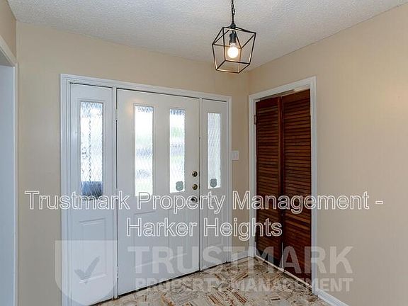 2nd image of 700 Cedar Oaks Ln #Cedar700