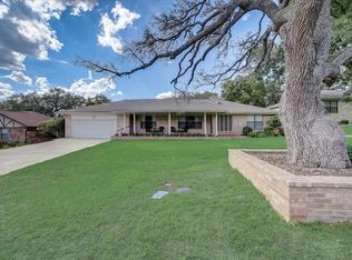 410 Crest Ridge Dr, Kerrville, TX 78028