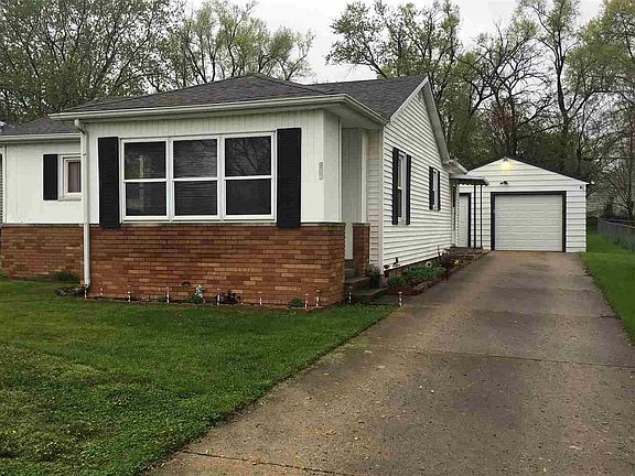 3rd image of 589 Groveland St