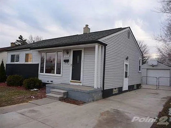899 Douglas St — Photo 1