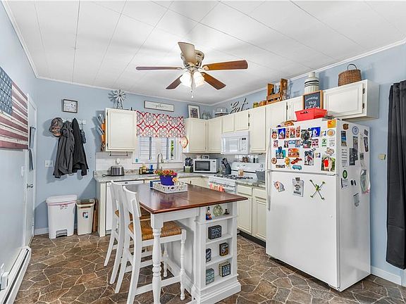 5th image of 19 Charpentier Ave