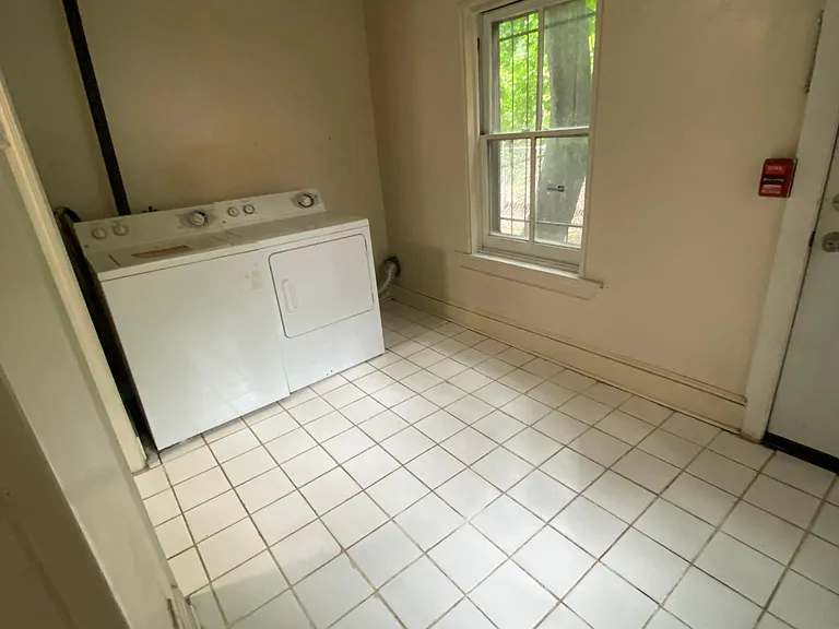 LAUNDRY ROOM!