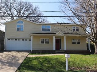 818 W Webster St, Clinton, IL 61727