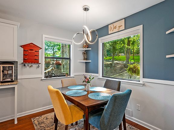 5th image of 153 Bridlepath Dr