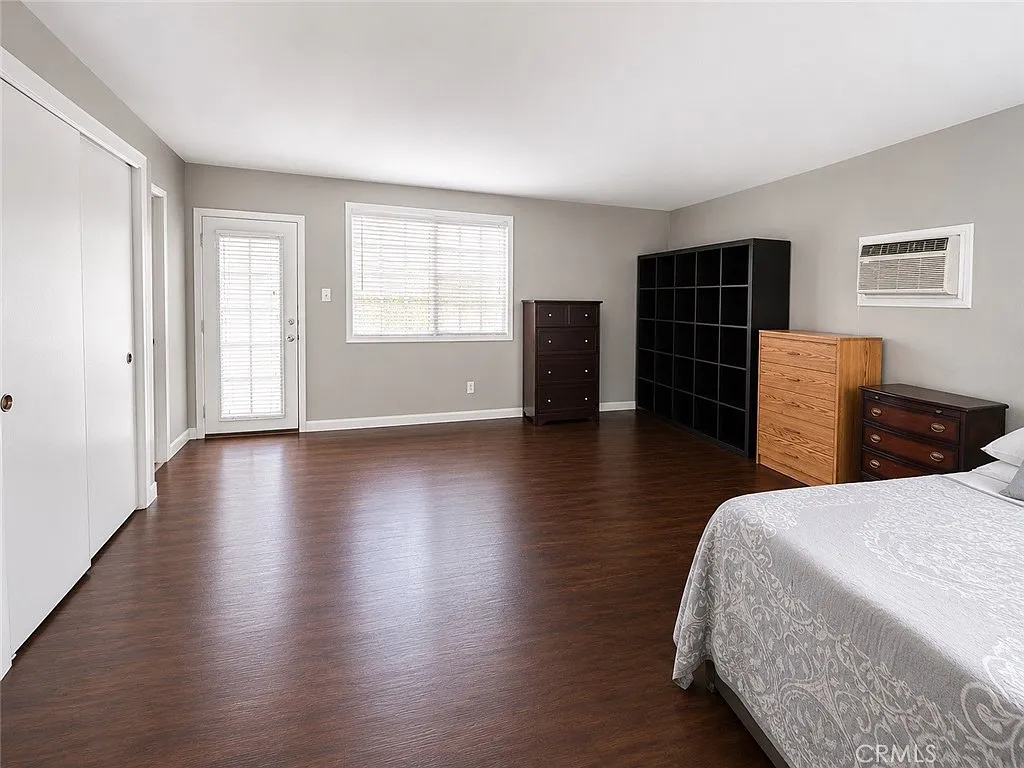 Studio, 700 sqft, $1,880 — Photo 3