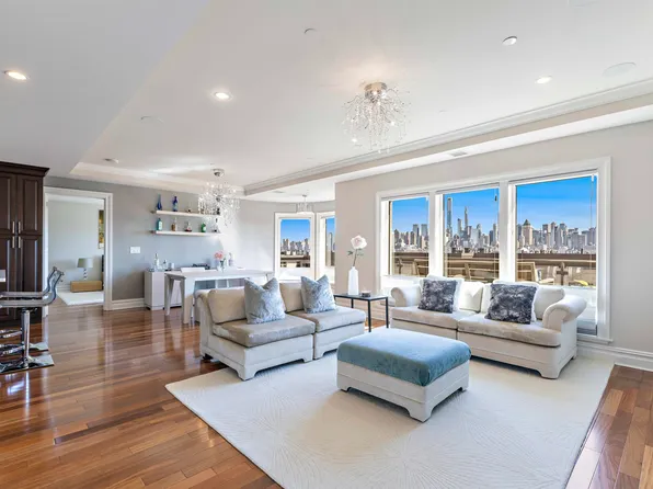 52 Eton Row, Weehawken, NJ 07086