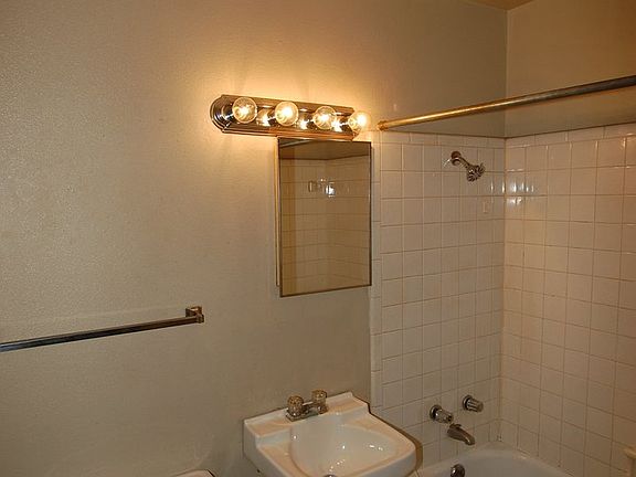 2nd image of 600 W M St Unit 7