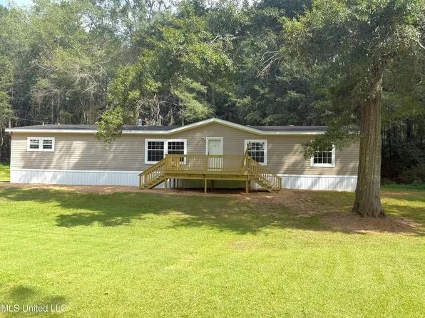 2147 McComb Holmesville Rd, McComb, MS 39648