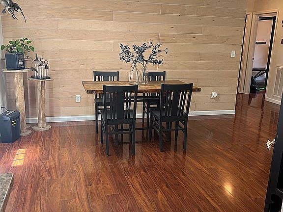 3rd image of 15375 Panther Ln