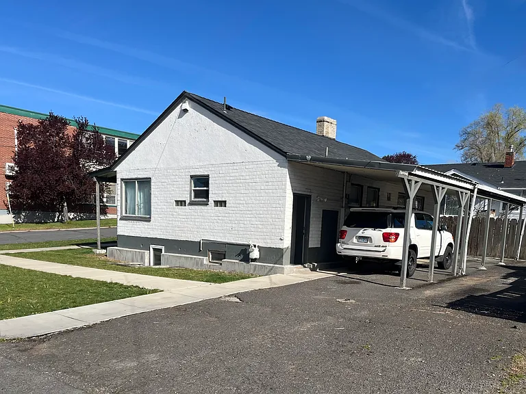 1405 Worden Ave — Photo 2