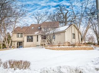 6 Potomac Ct, Bolingbrook, IL 60440