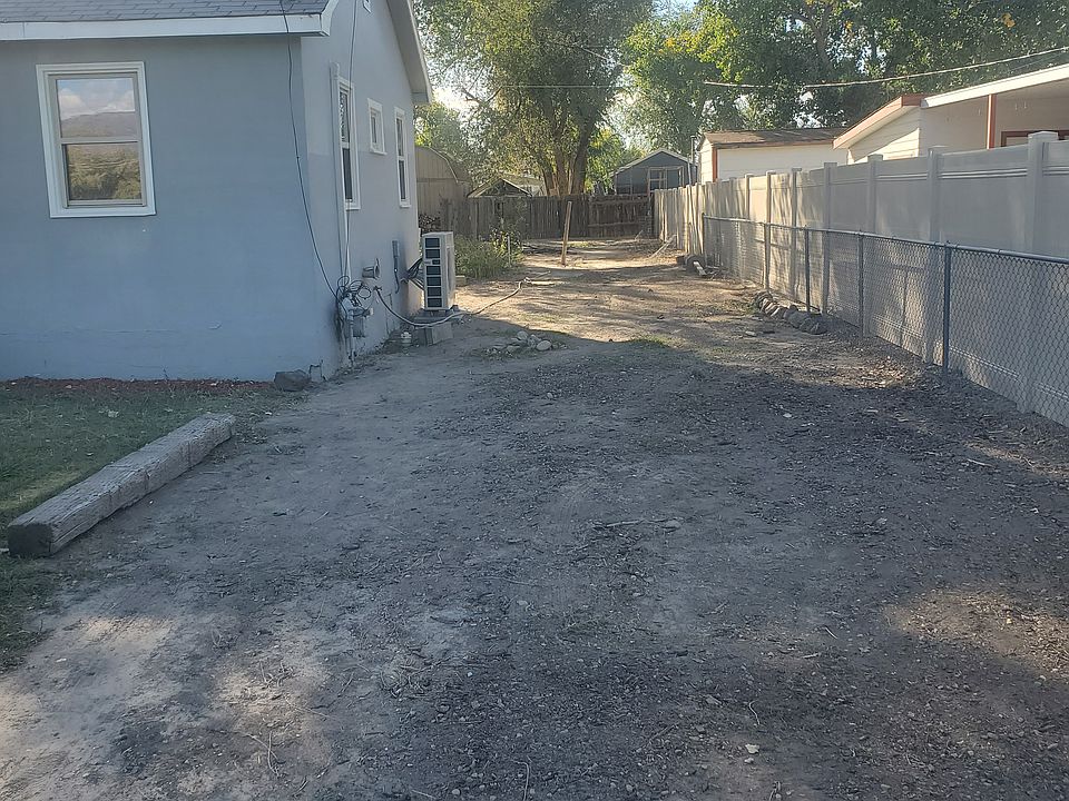 2nd image of 433 Lois St