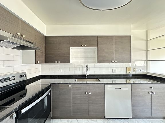 4th image of 1026 S River Rd #B3