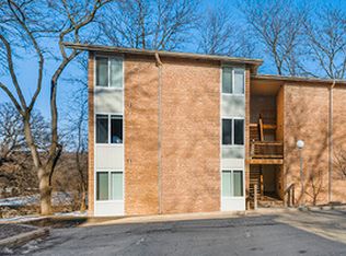 5811 Oakwood Dr APT C, Lisle, IL 60532