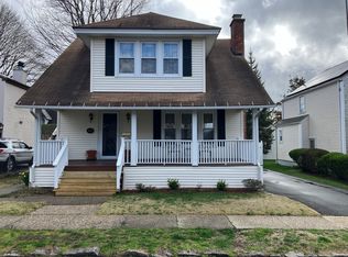 465 Woodstock Ave, Stratford, CT 06614