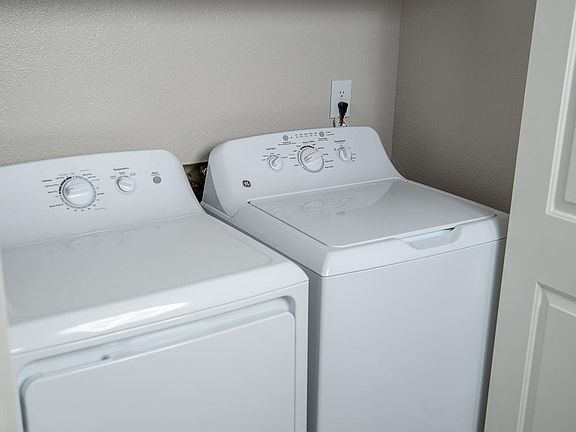 4th image of 5610 Daffodil Cir #1001