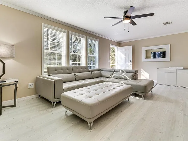 8125 Shelley Trl — Photo 7