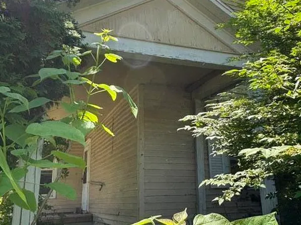 1213 W Ottawa St, Lansing, MI 48915