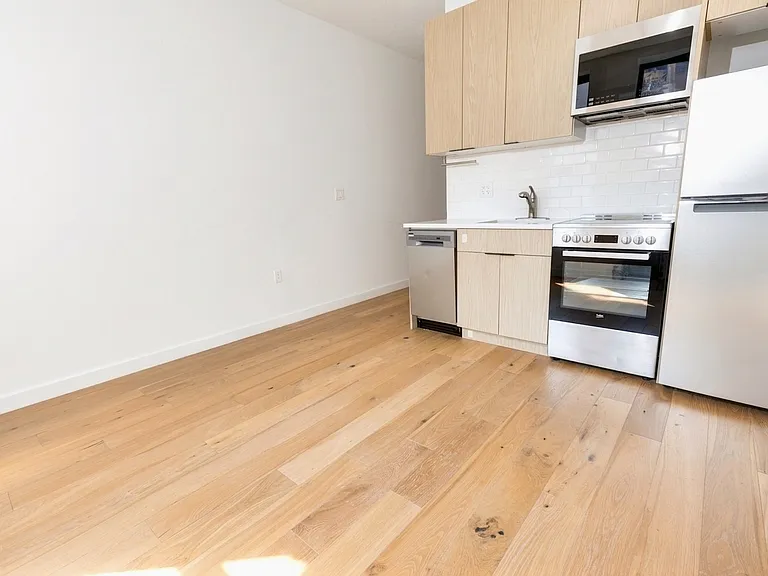 740 W End Ave #115X — Photo 3