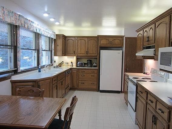 3rd image of 3337 W Holmes Ave