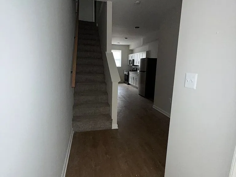 1811 N Dukeland St — Photo 2