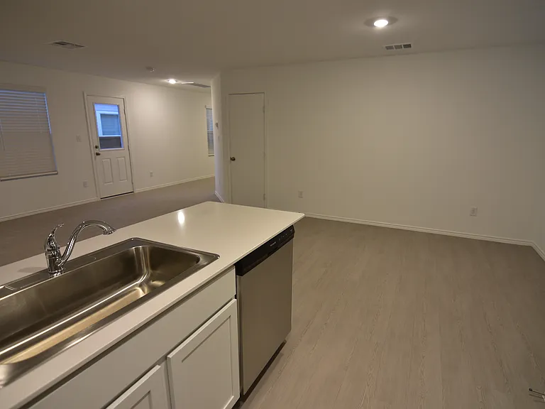 409 Keefer Ln — Photo 11