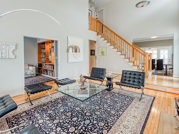 2nd image of 902 Barnard College Ln