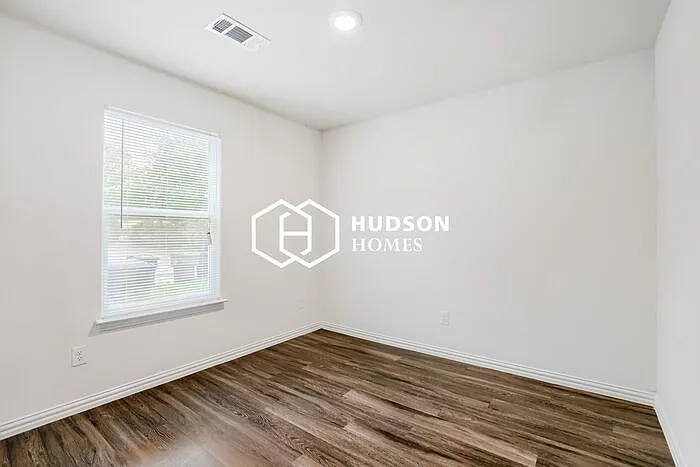 518 S Knob St #B — Photo 10