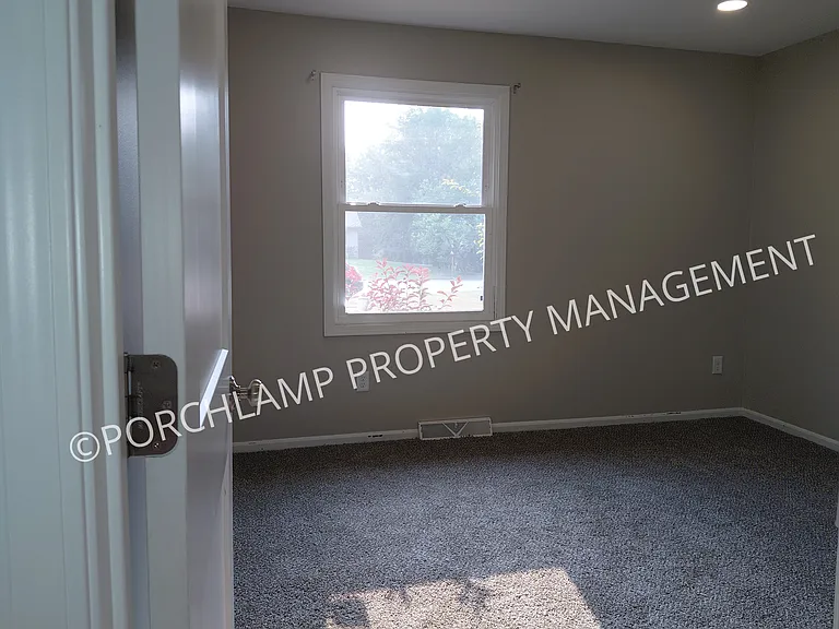 4546 Sarafield St NE — Photo 12