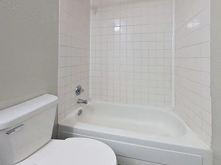 Nicollet Avenue Apartments — Photo 15
