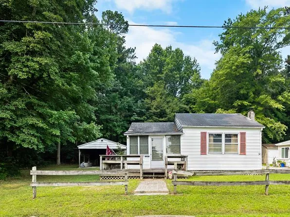 226 Pine Rd, Dunnsville, VA 22454