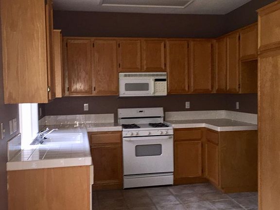 5th image of 904 Pala Mesa Dr