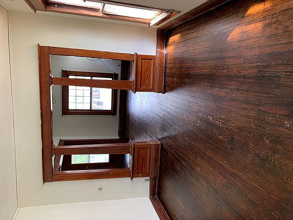 5th image of 2604 Jules St