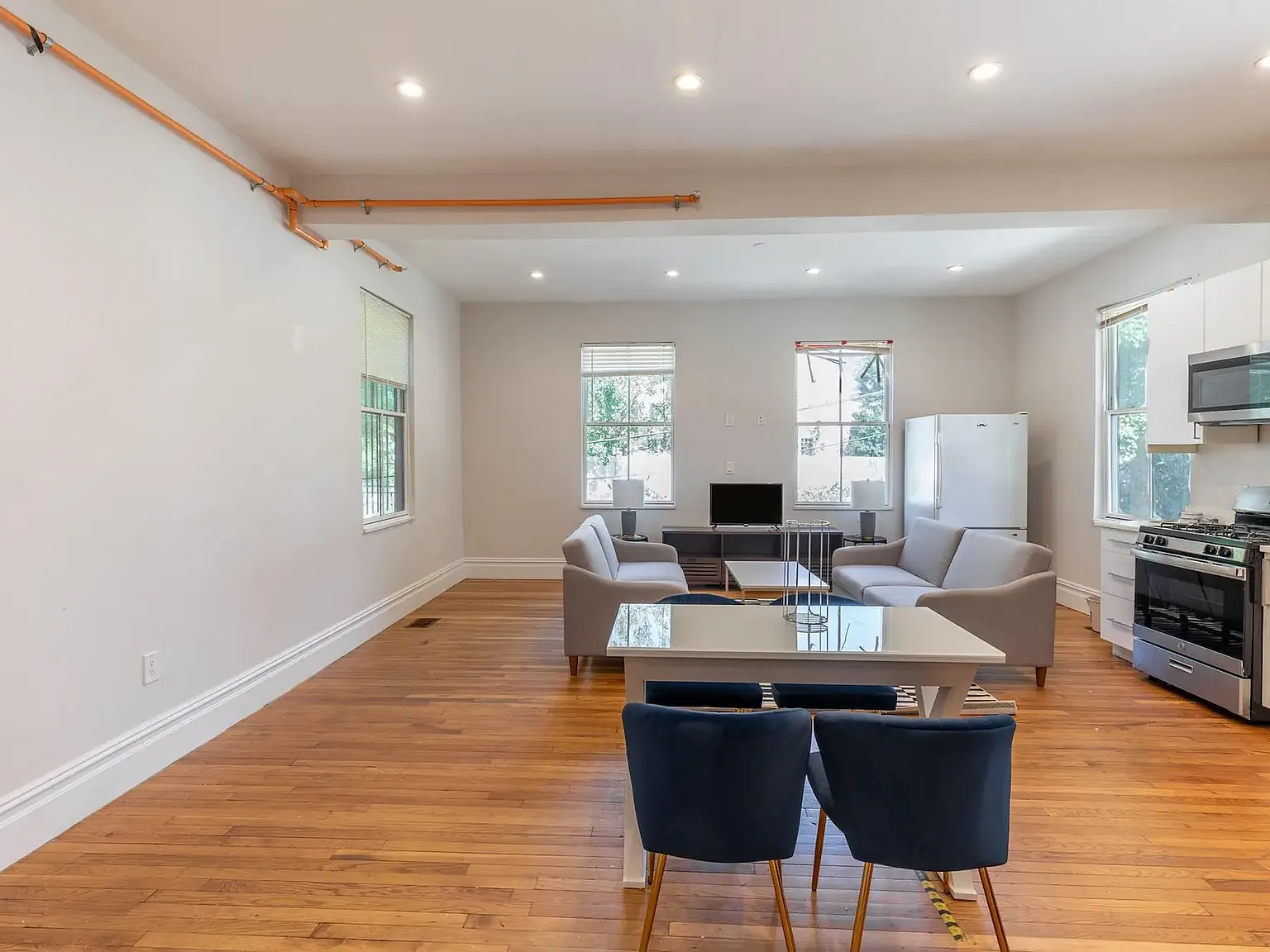 6 bed, 1800 sqft, $6,900 — Photo 3