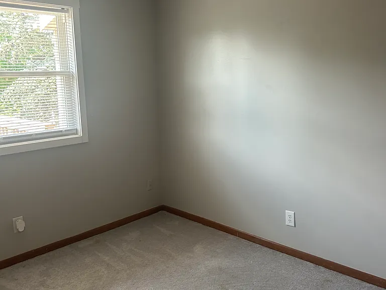 1950 E Hanthorn Rd #3 — Photo 9