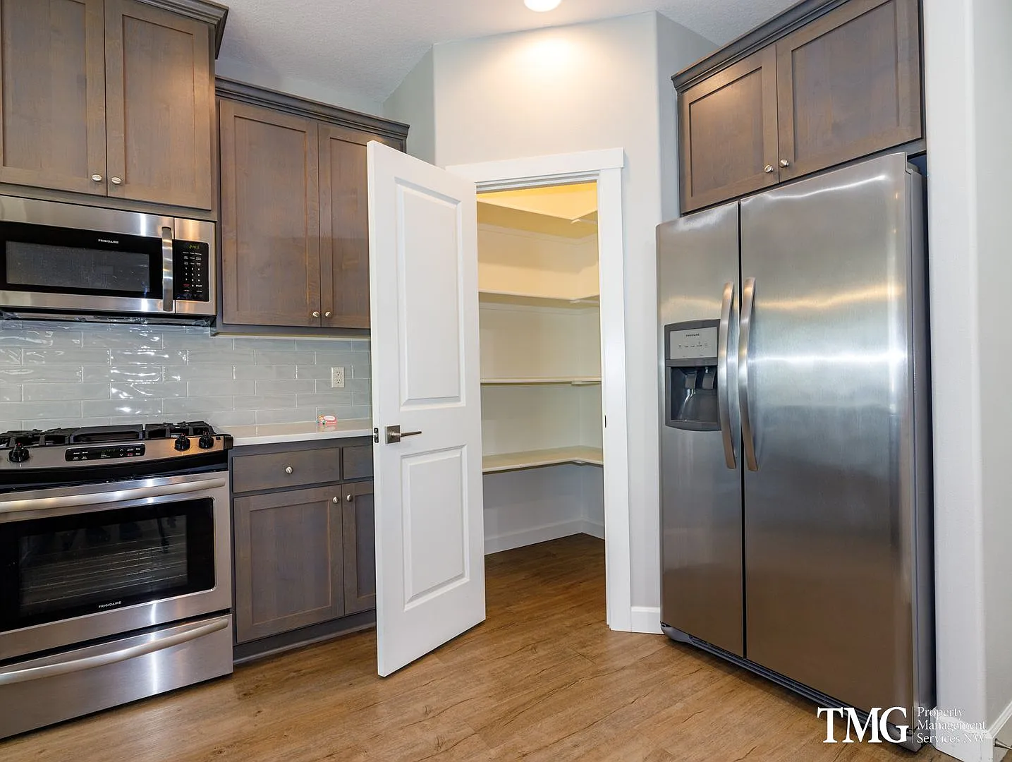 Pre- Leasing Large 3 Bedroom Home- With Garage — Photo 3